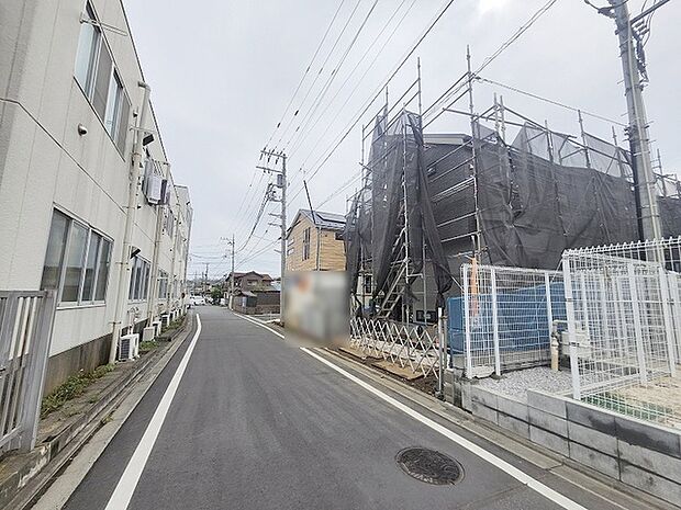 周辺は住宅が建ち並ぶ閑静な住宅街です。 