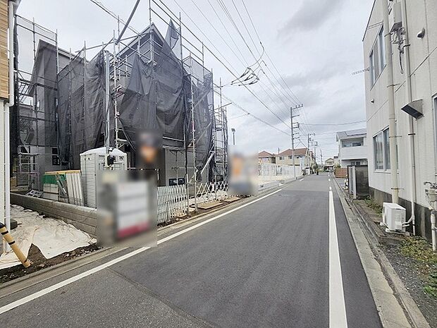 安心して暮らすことのできる住宅街。　住宅地の道路は一般に交通量が少なく車などの騒音が少ないため、住民にとって静かな生活環境が提供されます。 