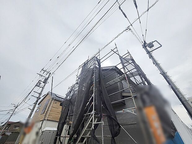 現在建物を建築中です、建築中の物件については現地確認の他、同施工会社の完成施工例のご案内、担当者のプレゼンテーションにてご検討ください。適切なご検討の方法をご説明させて頂きます。