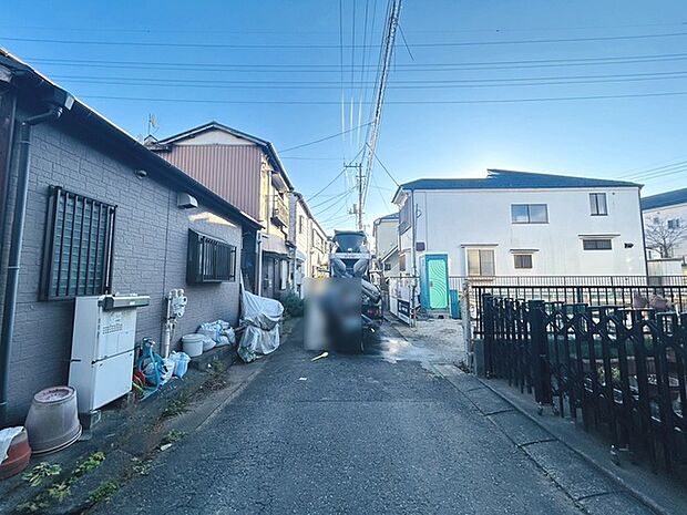 現在建物を建築中です、建築中の物件については現地確認の他、同施工会社の完成施工例のご案内、担当者のプレゼンテーションにてご検討ください。適切なご検討の方法をご説明させて頂きます。