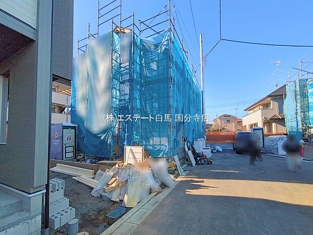 安心して暮らすことのできる住宅街。 住宅地の道路は一般に交通量が少なく車などの騒音が少ないため、住民にとって静かな生活環境が提供されます。