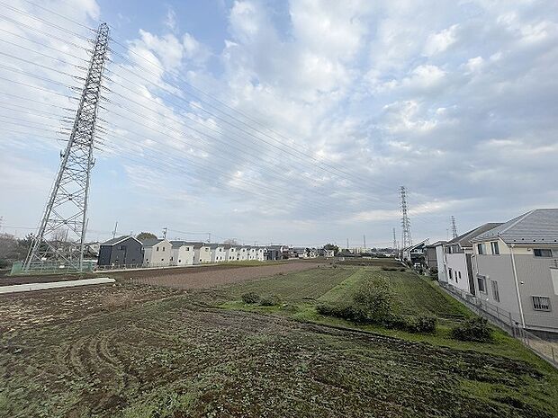 窓からの眺望です。実際に現地で眺望もご確認ください。