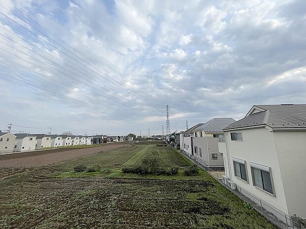 窓からの眺望です。実際に現地で眺望もご確認ください。