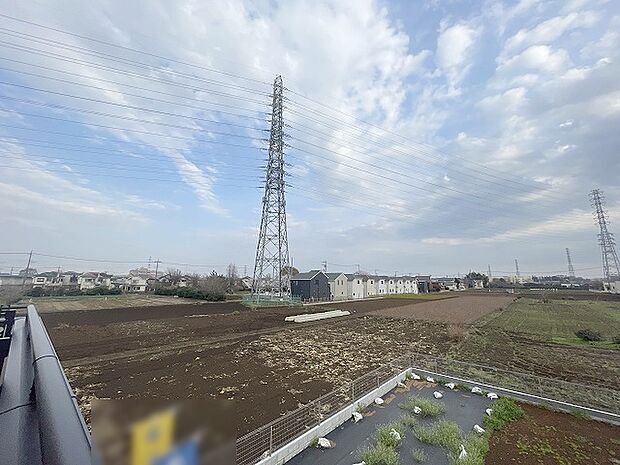 窓からの眺望です。実際に現地で眺望もご確認ください。