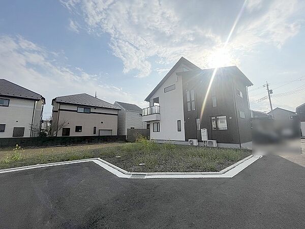 土地物件にはご確認頂くポイントがたくさんございます、土地だけのご見学の際もご遠慮せず、ぜひお気軽に担当スタッフにお申しつけくださいませ。