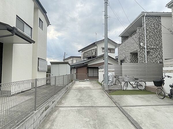 周辺のエリアで他にも沢山売りに出ている物件があります。インターネット掲載前の情報などもありますのでお気軽にお問合せください。まとめてご見学できます。