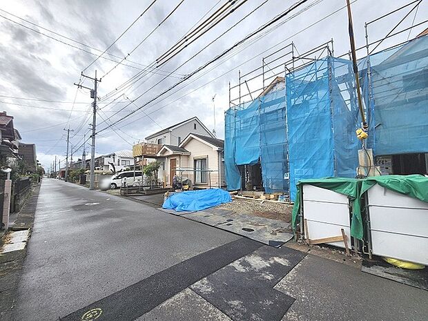 安心して暮らすことのできる住宅街。　住宅地の道路は一般に交通量が少なく車などの騒音が少ないため、住民にとって静かな生活環境が提供されます。 
