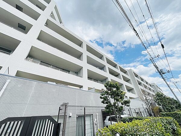 周辺のエリアで他にも沢山売りに出ている物件があります。インターネット掲載前の情報などもありますのでお気軽にお問合せください。まとめてご見学できます。