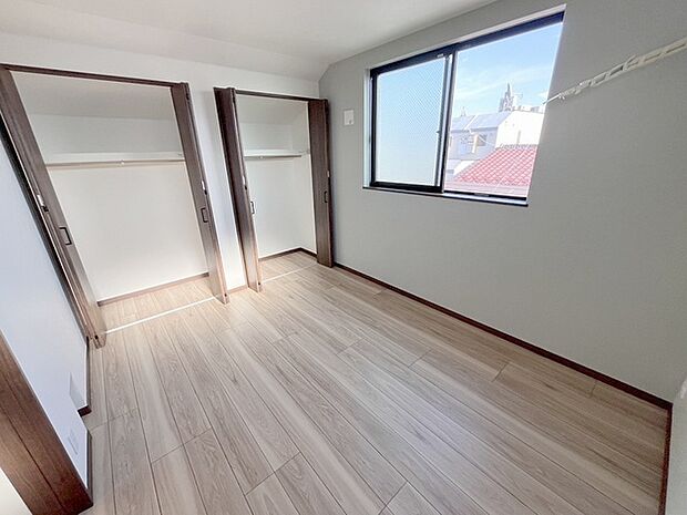 豊富な収納スペースもこの物件の特長の一つ。各所に収納が完備されており、生活をスッキリと整えることができます。