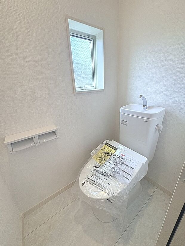 トイレにはウォシュレット機能を標準装備。 