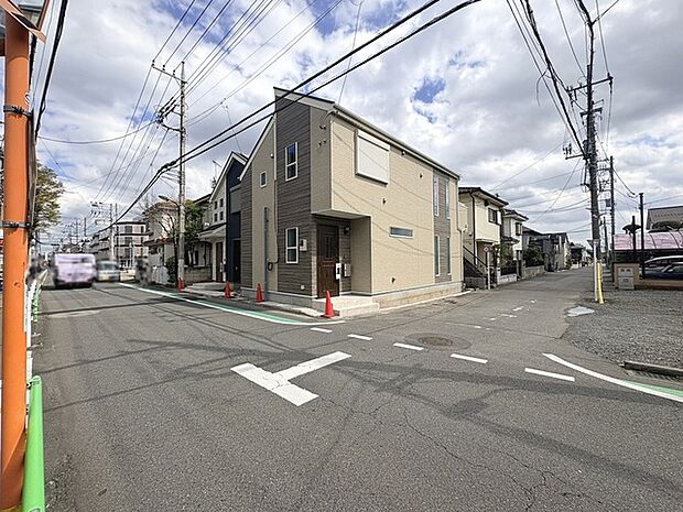 周辺のエリアで他にも沢山売りに出ている物件があります。インターネット掲載前の情報などもありますのでお気軽にお問合せください。まとめてご見学できます。 