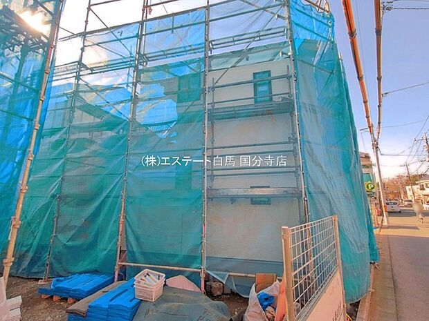 現在建物を建築中です、建築中の物件については現地確認の他、同施工会社の完成施工例のご案内、担当者のプレゼンテーションにてご検討ください。適切なご検討の方法をご説明させて頂きます。 