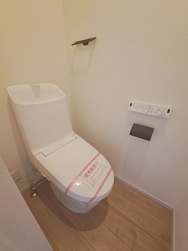 トイレにはウォシュレット機能を標準装備。