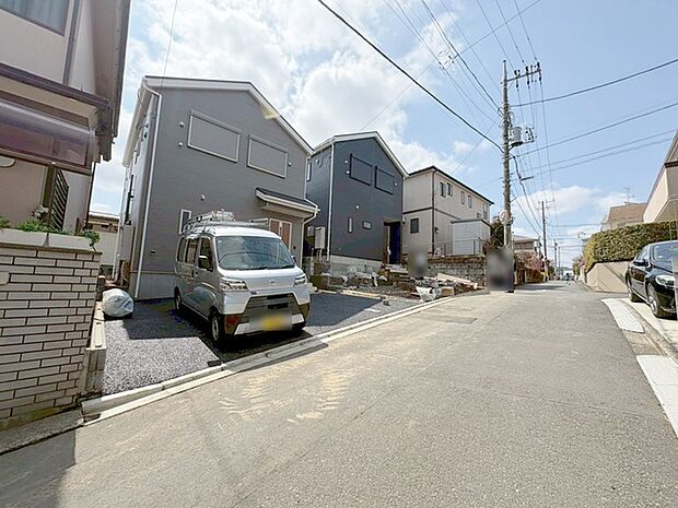 周辺は住宅が建ち並ぶ閑静な住宅街です。