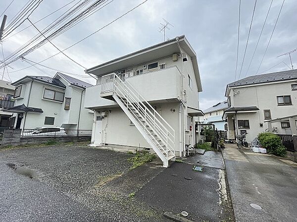 現地ご見学の際、スタッフが様々なご質問に対応いたします、周辺環境、前面道路、建築可能な建物について、ぜひご相談ください。