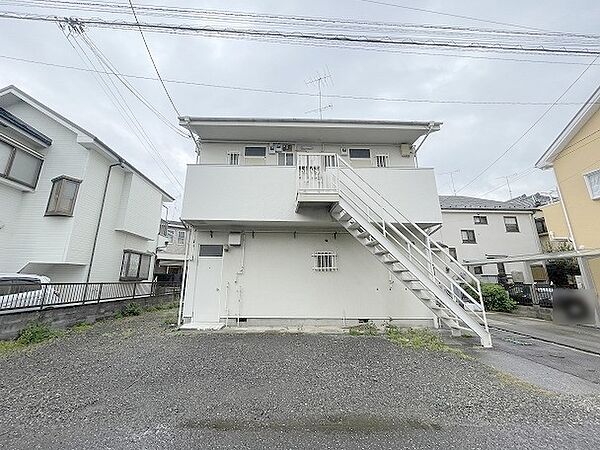 建築条件なしの敷地。弊社グループ「白馬建設」にて建物プランをご提案できます。実際の陽当たりやサイズ感を現地でお確かめください。