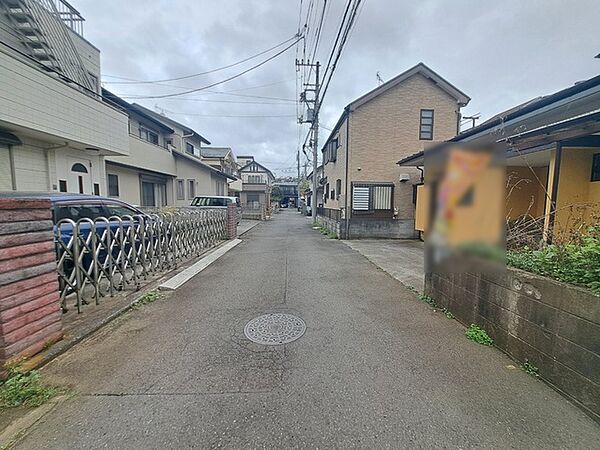 周辺は住宅が建ち並ぶ閑静な住宅街です。