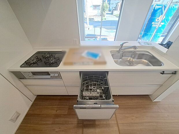 毎日の家事をサポートしてくれる食洗器も標準に装備。ちょっと嬉しい設備です 