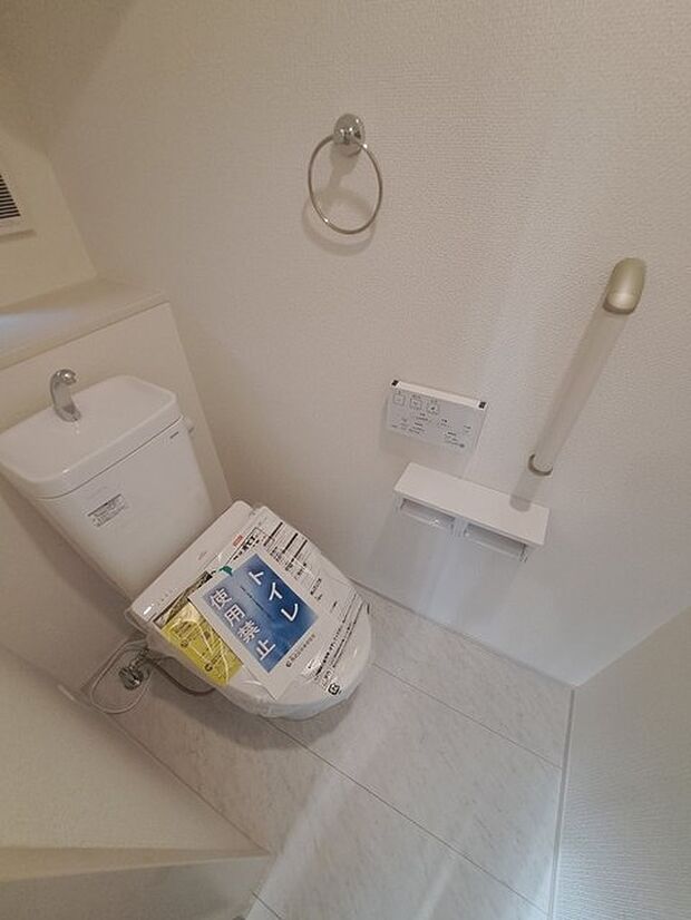 トイレにはウォシュレット機能を標準装備。 