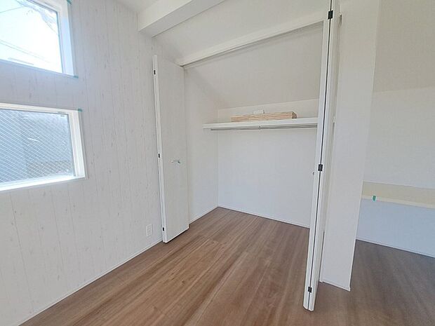 豊富な収納スペースもこの物件の特長の一つ。各所に収納が完備されており、生活をスッキリと整えることができます。 