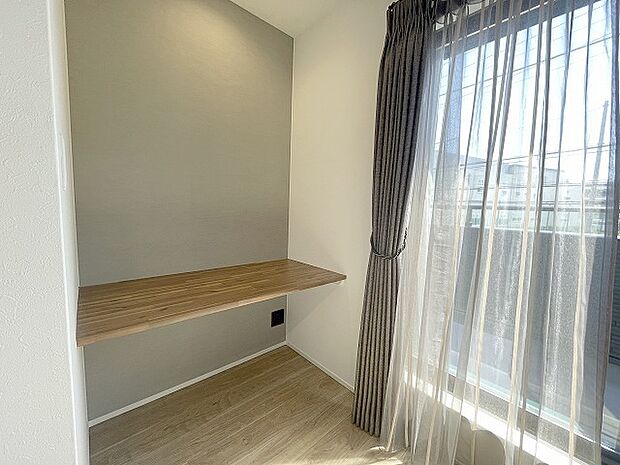 各所に効率的に配置された収納スペースがあり、日常のモノをすっきりと収納できます。 