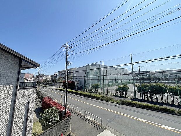 窓からの眺望です。実際に現地で眺望もご確認ください。