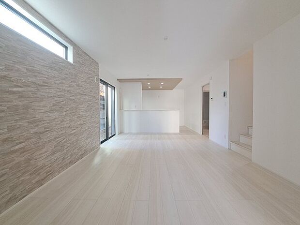 リビングの真ん中に階段がある人気のリビング階段。自然と家族のコミュニケーションが増えます。