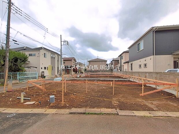 現在建物を建築中です、建築中の物件については現地確認の他、同施工会社の完成施工例のご案内、担当者のプレゼンテーションにてご検討ください。適切なご検討の方法をご説明させて頂きます。 