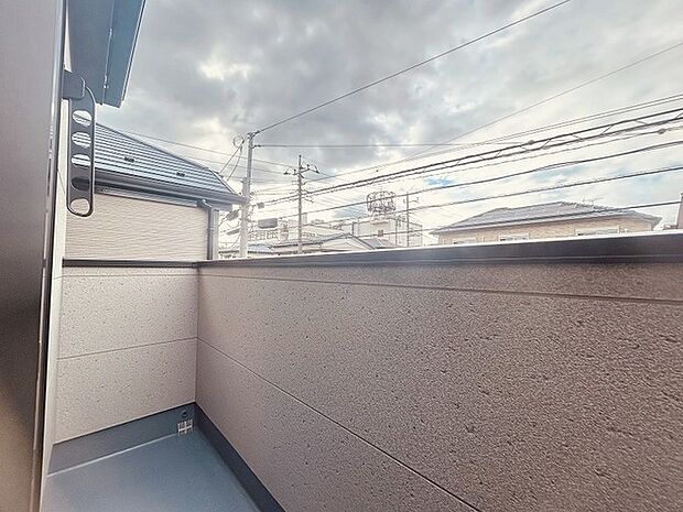 窓からの眺望です。実際に現地で眺望もご確認ください。 