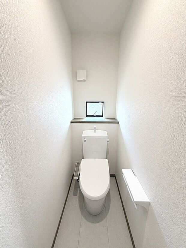 トイレにはウォシュレット機能を標準装備。