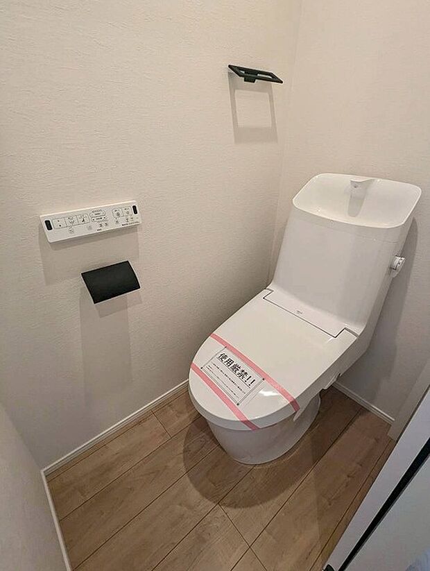 トイレにはウォシュレット機能を標準装備。