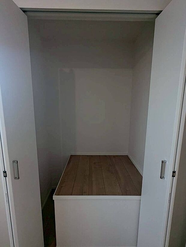 各お部屋に収納が設置されています。