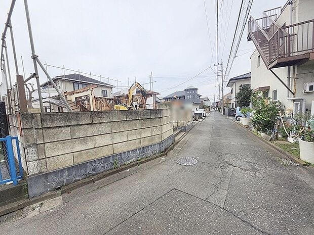 周辺は住宅が建ち並ぶ閑静な住宅街です。 