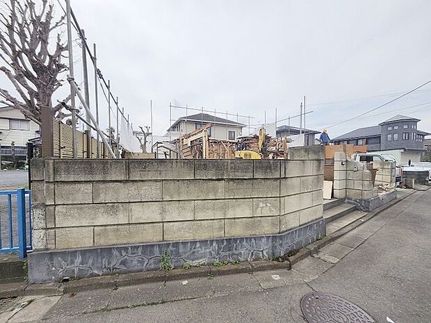 周辺のエリアで他にも沢山売りに出ている物件があります。インターネット掲載前の情報などもありますのでお気軽にお問合せください。まとめてご見学できます。 