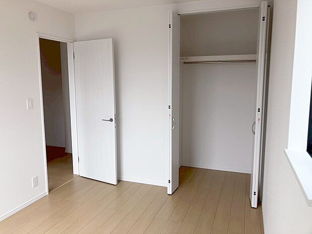 各お部屋に収納が設置されています。 