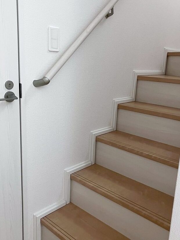 実際に室内をご見学頂くと生活のイメージが広がると思います。家具を置いたイメージや窓からの景色など。周辺で販売に出している物件も一緒にまとめてご見学頂き、比較する事もできます。