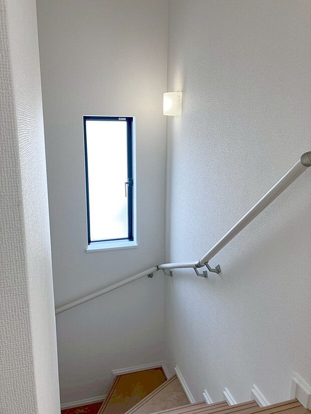 実際に室内をご見学頂くと生活のイメージが広がると思います。家具を置いたイメージや窓からの景色など。周辺で販売に出している物件も一緒にまとめてご見学頂き、比較する事もできます。