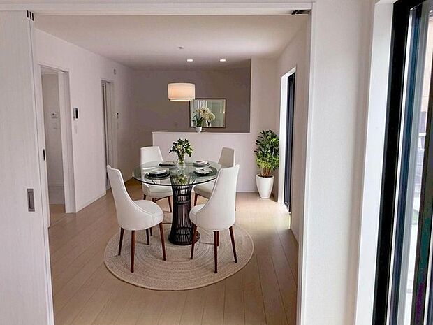 本画像はCGで作成しており、実際に現地に家具は置かれておりません。また、価格に家具は含まれておりません。 