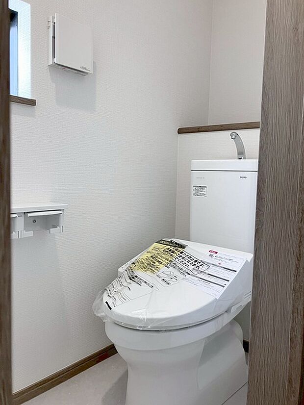トイレにはウォシュレット機能を標準装備。