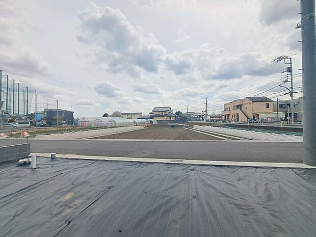 土地物件にはご確認頂くポイントがたくさんございます、土地だけのご見学の際もご遠慮せず、ぜひお気軽に担当スタッフにお申しつけくださいませ。