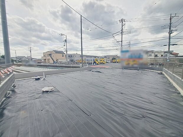 現地ご見学の際、スタッフが様々なご質問に対応いたします、周辺環境、前面道路、建築可能な建物について、ぜひご相談ください。