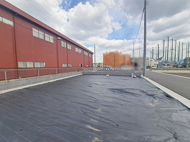 土地物件にはご確認頂くポイントがたくさんございます、土地だけのご見学の際もご遠慮せず、ぜひお気軽に担当スタッフにお申しつけくださいませ。