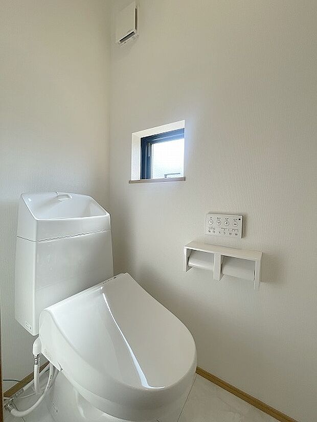 トイレにはウォシュレット機能を標準装備。