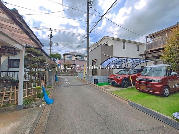 安心して暮らすことのできる住宅街。　住宅地の道路は一般に交通量が少なく車などの騒音が少ないため、住民にとって静かな生活環境が提供されます。 
