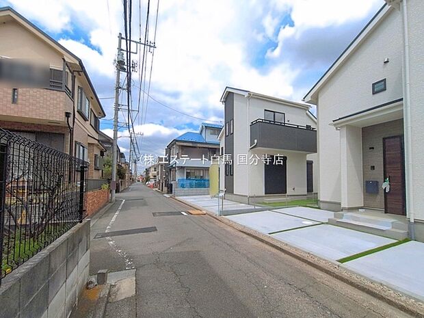 周辺は住宅が建ち並ぶ閑静な住宅街です。 