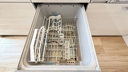 毎日の家事をサポートしてくれる食洗器も標準に装備。ちょっと嬉しい設備です