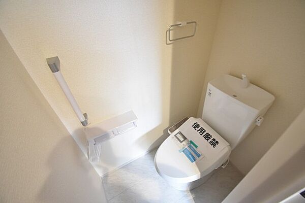 トイレにはウォシュレット機能を標準装備。