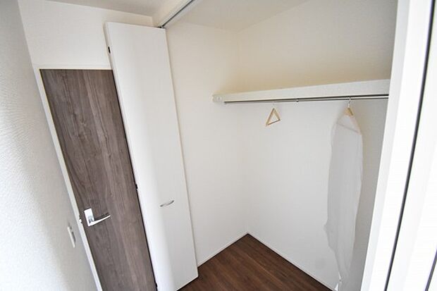 各お部屋に収納が設置されています。