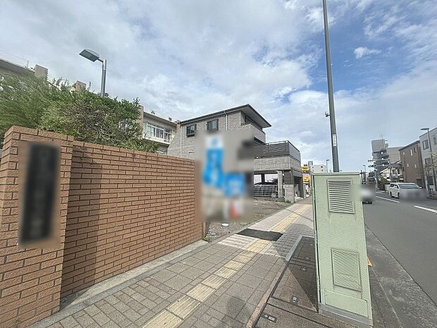 周辺のエリアで他にも沢山売りに出ている物件があります。インターネット掲載前の情報などもありますのでお気軽にお問合せください。まとめてご見学できます。 