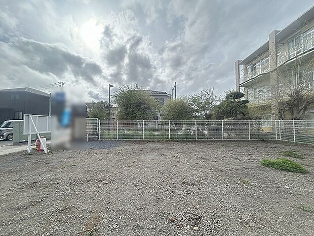 土地物件にはご確認頂くポイントがたくさんございます、土地だけのご見学の際もご遠慮せず、ぜひお気軽に担当スタッフにお申しつけくださいませ。